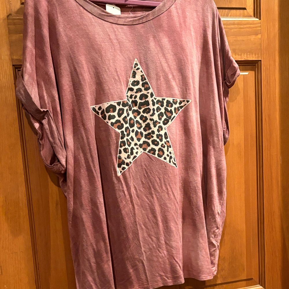Chic Mauve Star Tee with Leopard Print